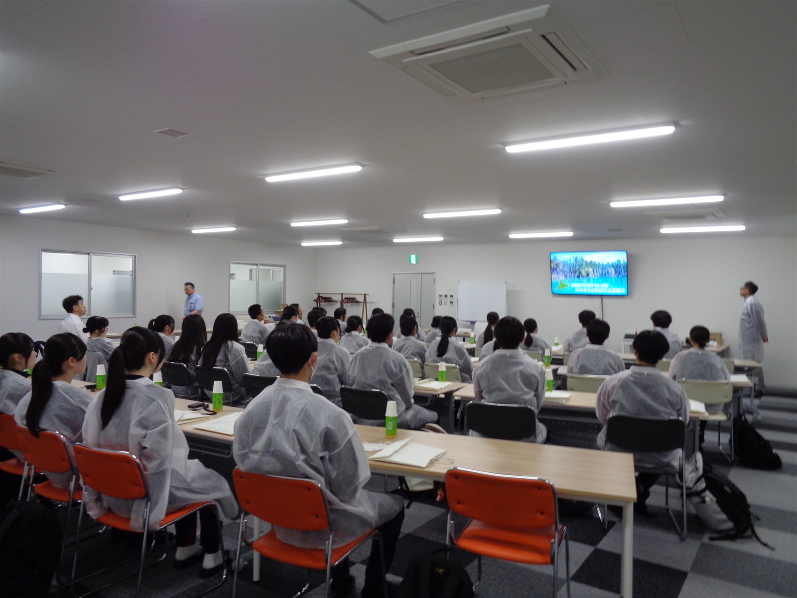 旭川商業高校の皆さまが工場見学に来てくださいました